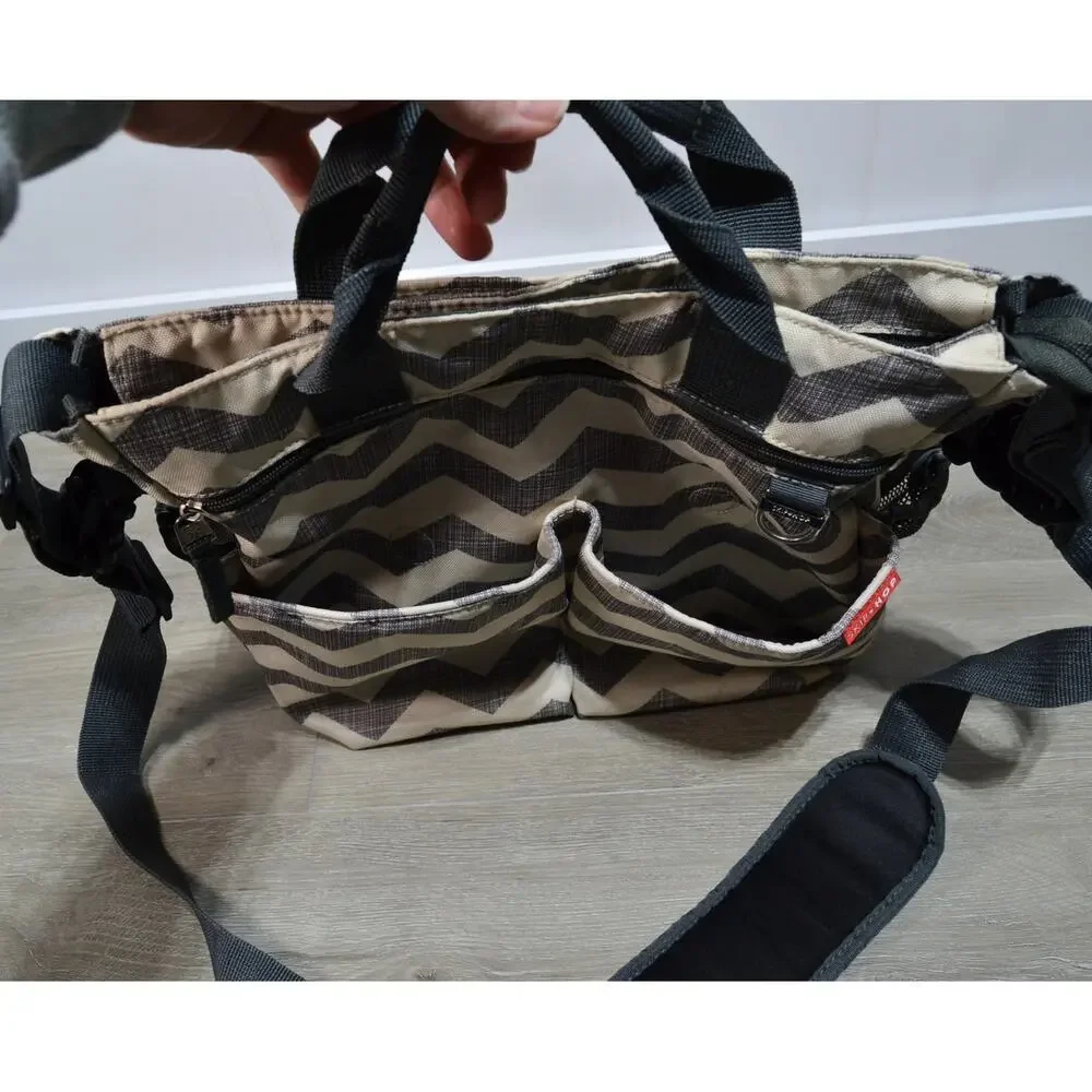 Skip Hop Dash Messenger Diaper Bag in Chevron Gray & Cream